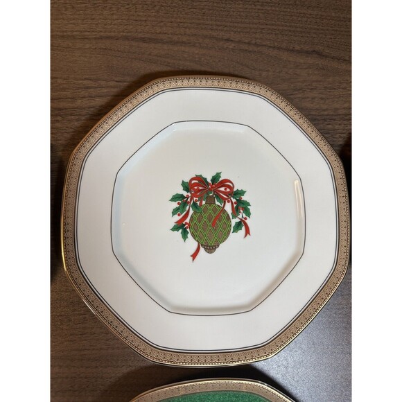 Mikasa 9" Plates Holly Ornament Topiary Trees Set of 5 Variety Christmas Holiday - Picture 5 of 12